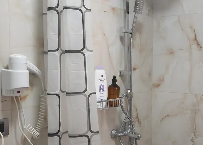 Small Near The Olimpik Park Appartement Tirana